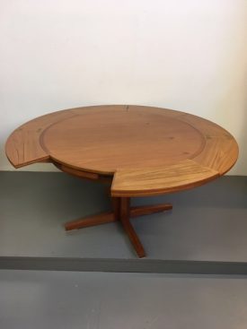 Dyrlund Flip-Flap table