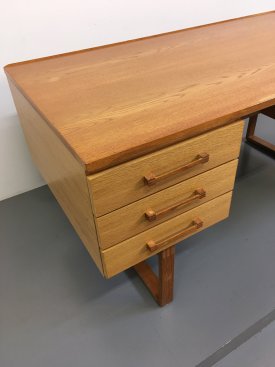 Dyrlund Oak Desk