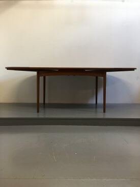 Oval Extending Table
