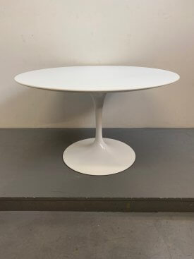 Saarinen Tulip Table by Knoll